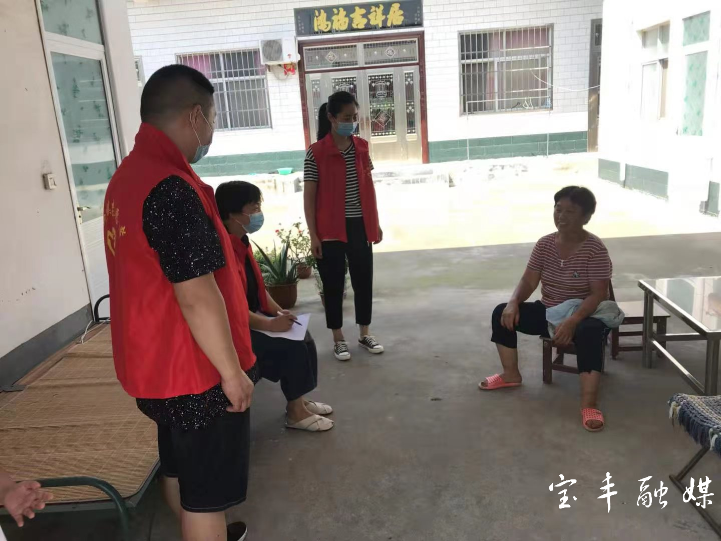 宝丰石桥镇做好疫情防控志愿者在行动