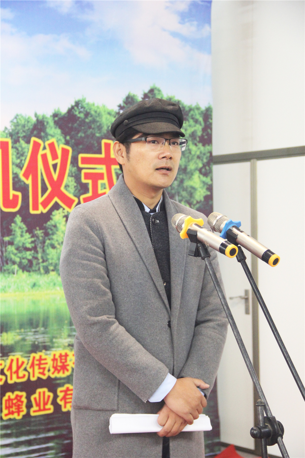 男主角是来自河南电视台著名主持人王萌.