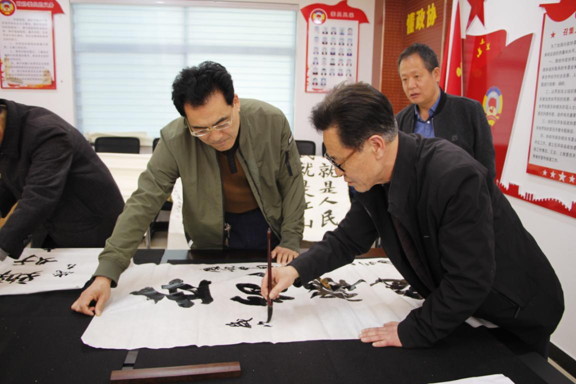 邓州市场监管局与非公企业联合开展学党史颂党恩书画创作活动