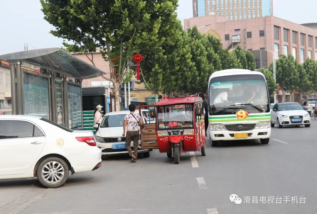 滑县人请为公交车站台让出位