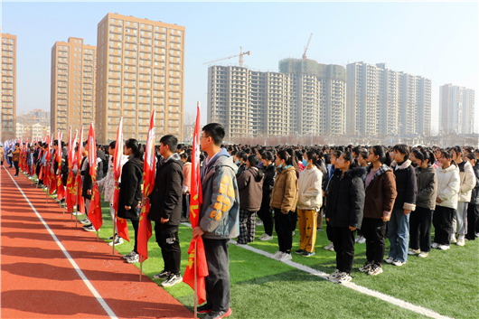 滑县英民中学踏着雷锋足迹永远跟党走