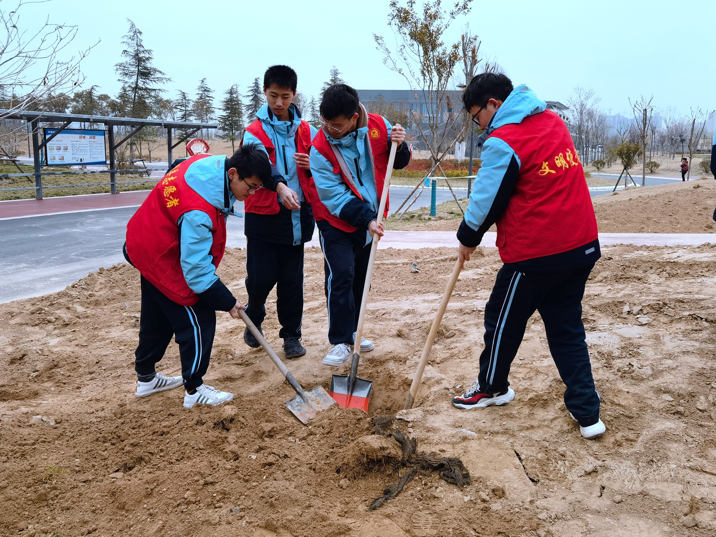 河南滑县珍爱绿色义务植树