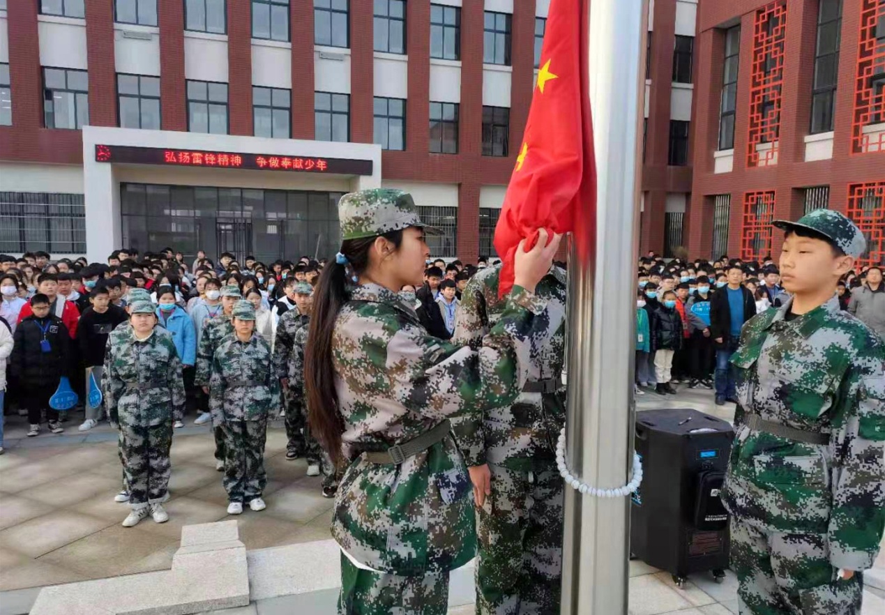 滑县英才中学:弘扬雷锋精神 争做奉献少年