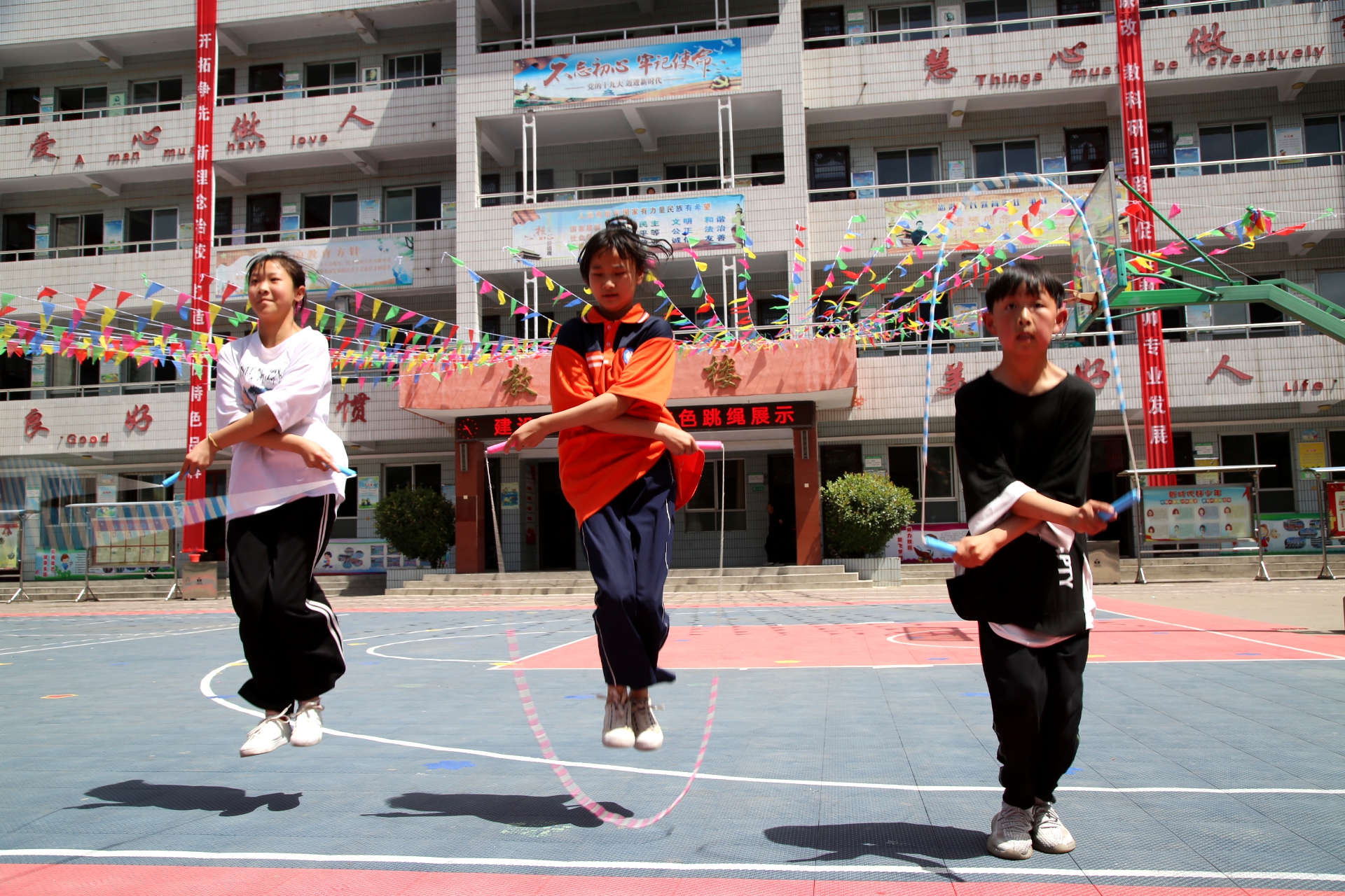 灵宝城关镇建设小学花样跳绳精彩迎六一