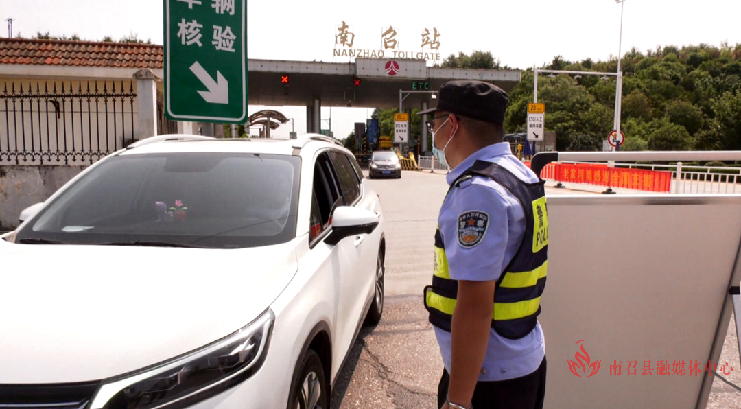 守好入召“最前线” 筑牢疫情“防护墙”记者：召阳 卫帅 丛阳  韩钦  闫爽 编辑：燕回 (1)_副本.png