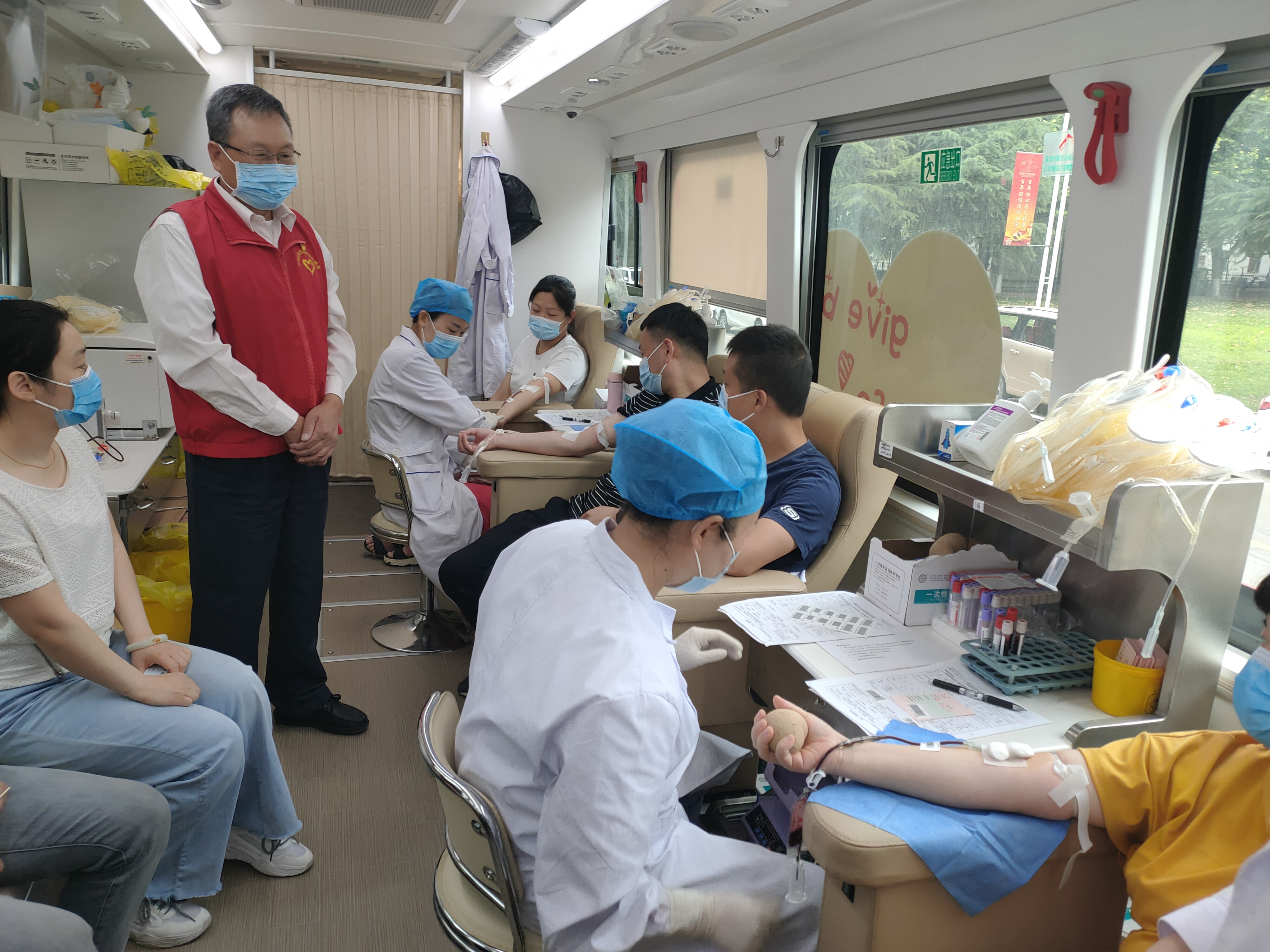 办实事 中国人民解放军联勤保障部队第九八九医院参加无偿献血活动
