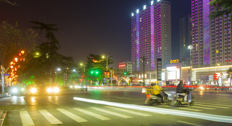 汝州:璀璨灯光点亮城市夜景