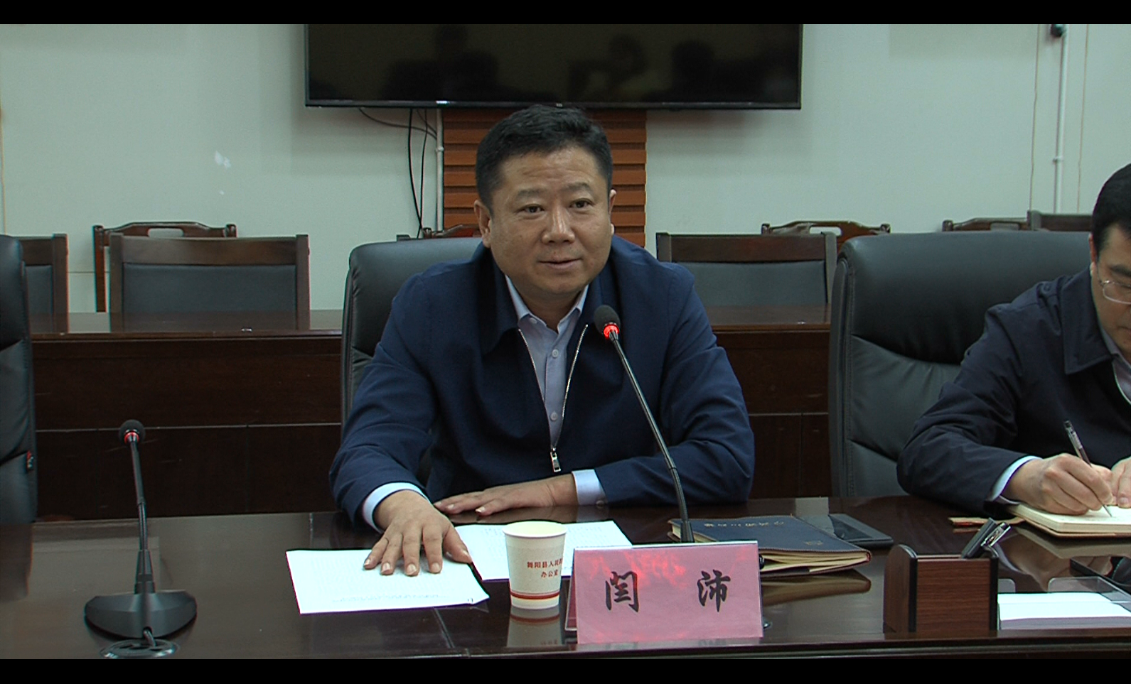 县委副书记闫沛参加考察座谈会,并介绍了舞阳县经济社会发展情况,希望