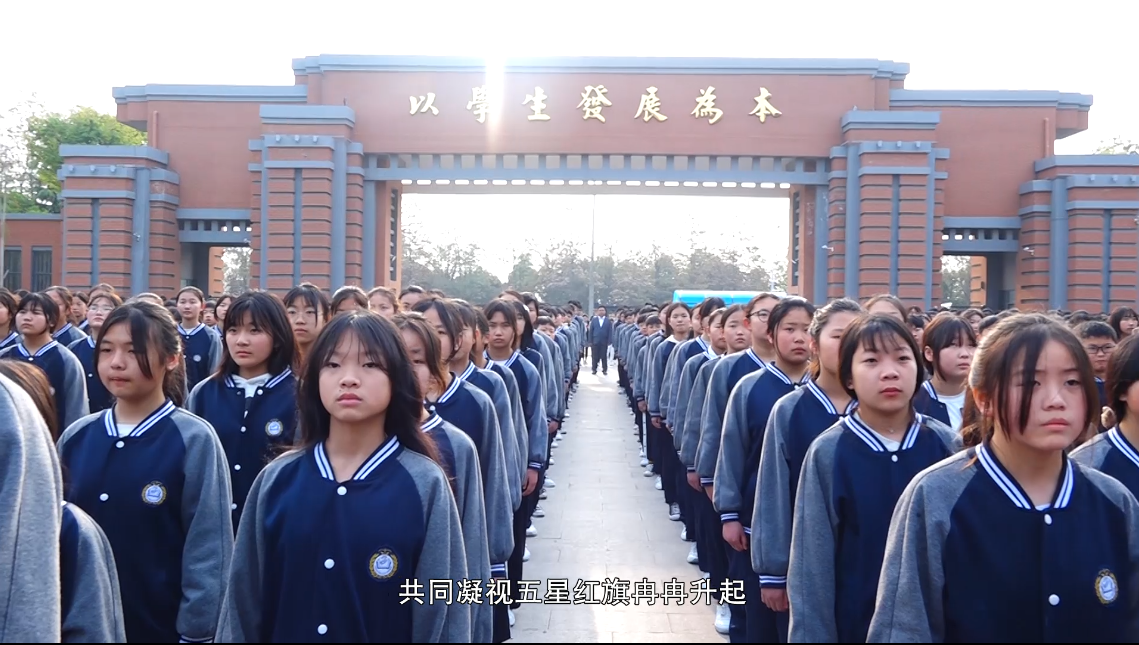 特色引领 携手前行---永城市小龙人中学开展家长进校园活动