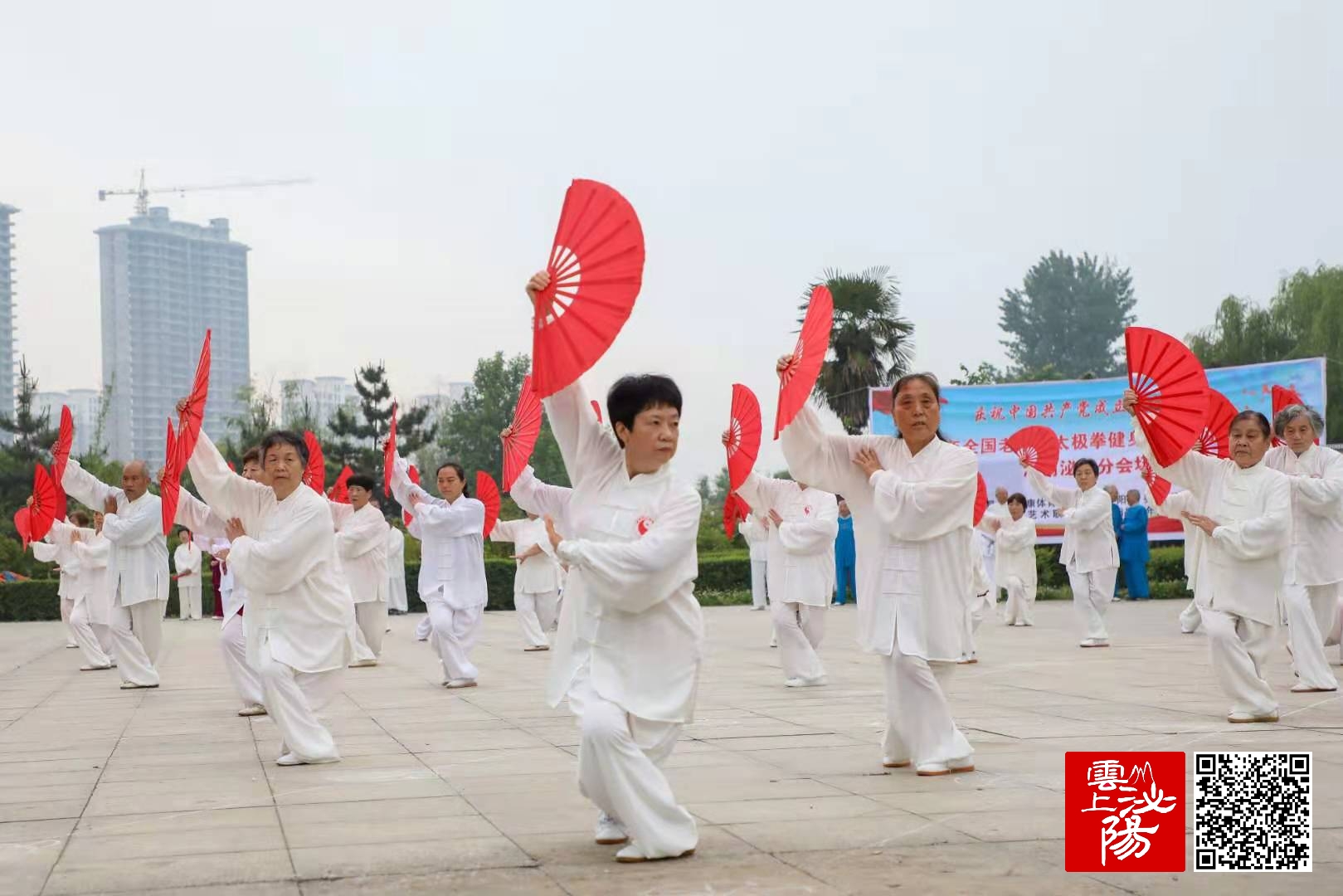 来自全县城乡,社区300余名太极拳爱好者,参加了本次活动,场面庞大壮观