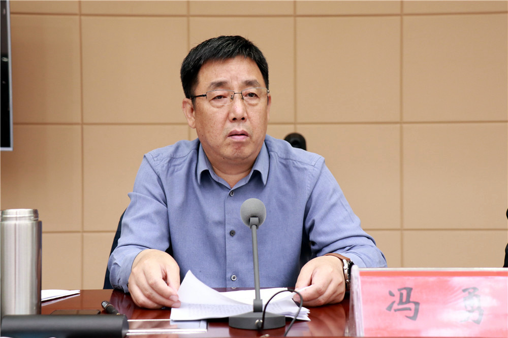 区委书记冯勇,区委副书记,区长李军,区委副书记何飞,区委常委,常务副