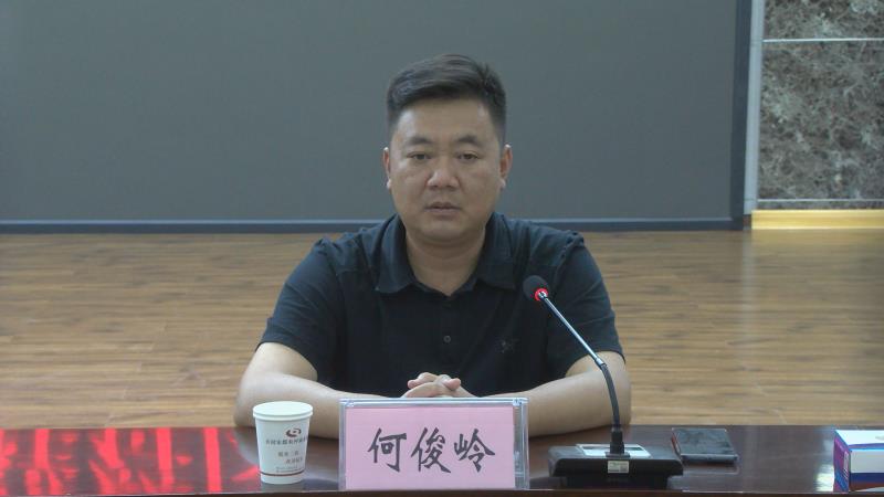 何俊岭要求,各乡镇要迅速落实会议精神,层层压实责任,高标准规划实施