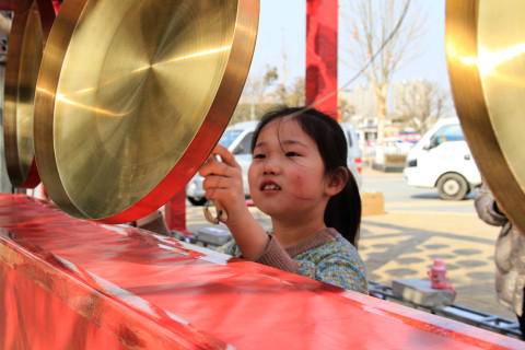 蜂蜜浏览器_2.26新郑市文广旅体局：景区活动多 欢乐闹元宵2.jpg
