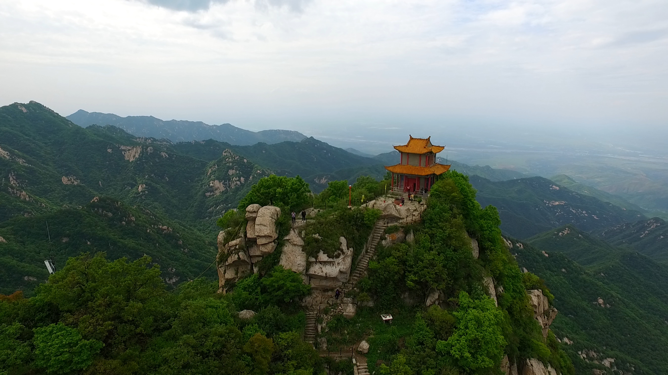 宜阳多山,享有盛名的有滋生西游文化的花果山.